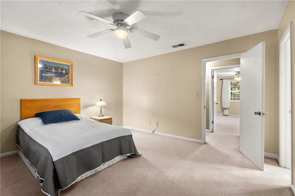 6900 Roswell Road Unit L3, Sandy Springs, Georgia 30328, 2 Bedrooms Bedrooms, ,2 BathroomsBathrooms,Residential,Sold,6900 Roswell Road Unit L3,6915213