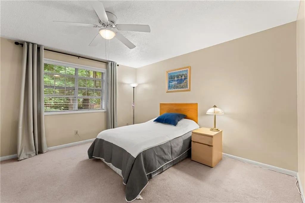 6900 Roswell Road Unit L3, Sandy Springs, Georgia 30328, 2 Bedrooms Bedrooms, ,2 BathroomsBathrooms,Residential,Sold,6900 Roswell Road Unit L3,6915213