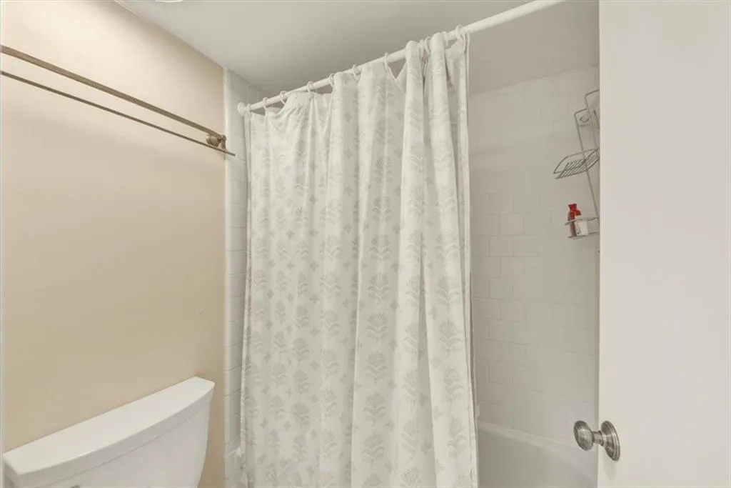 30 Chaumont Square Nw, Atlanta, Georgia 30327, 3 Bedrooms Bedrooms, ,2 BathroomsBathrooms,Residential,For Sale,30 Chaumont Square Nw,7589911