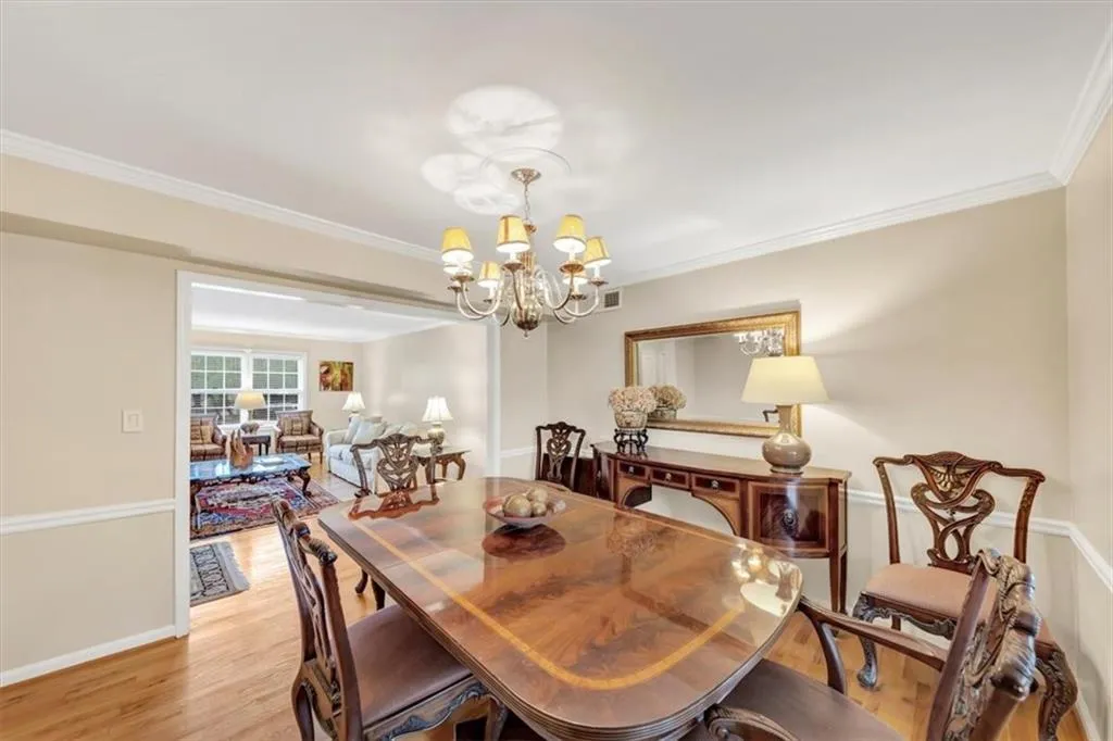 30 Chaumont Square Nw, Atlanta, Georgia 30327, 3 Bedrooms Bedrooms, ,2 BathroomsBathrooms,Residential,For Sale,30 Chaumont Square Nw,7589911