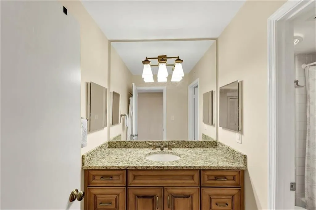 30 Chaumont Square Nw, Atlanta, Georgia 30327, 3 Bedrooms Bedrooms, ,2 BathroomsBathrooms,Residential,For Sale,30 Chaumont Square Nw,7589911