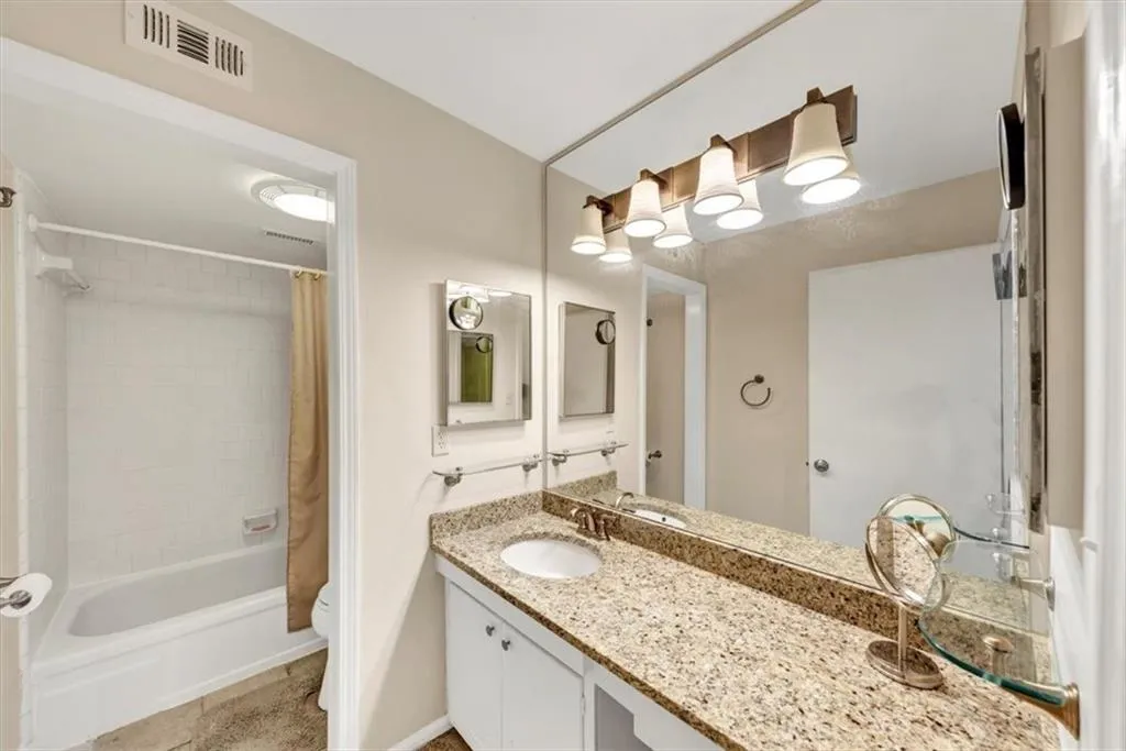 30 Chaumont Square Nw, Atlanta, Georgia 30327, 3 Bedrooms Bedrooms, ,2 BathroomsBathrooms,Residential,For Sale,30 Chaumont Square Nw,7589911