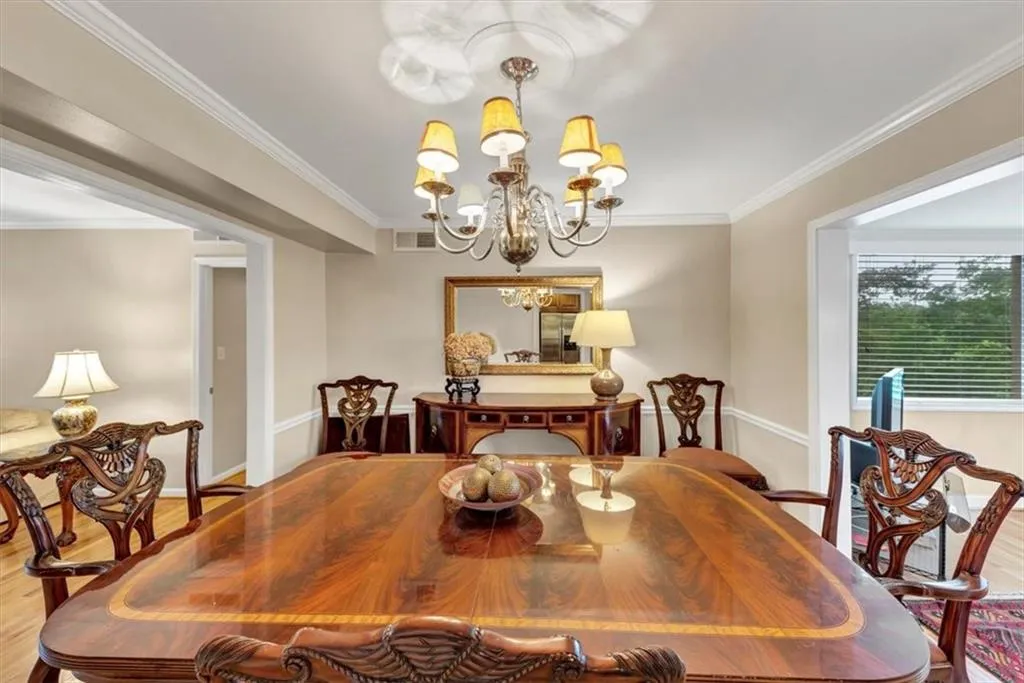 30 Chaumont Square Nw, Atlanta, Georgia 30327, 3 Bedrooms Bedrooms, ,2 BathroomsBathrooms,Residential,For Sale,30 Chaumont Square Nw,7589911