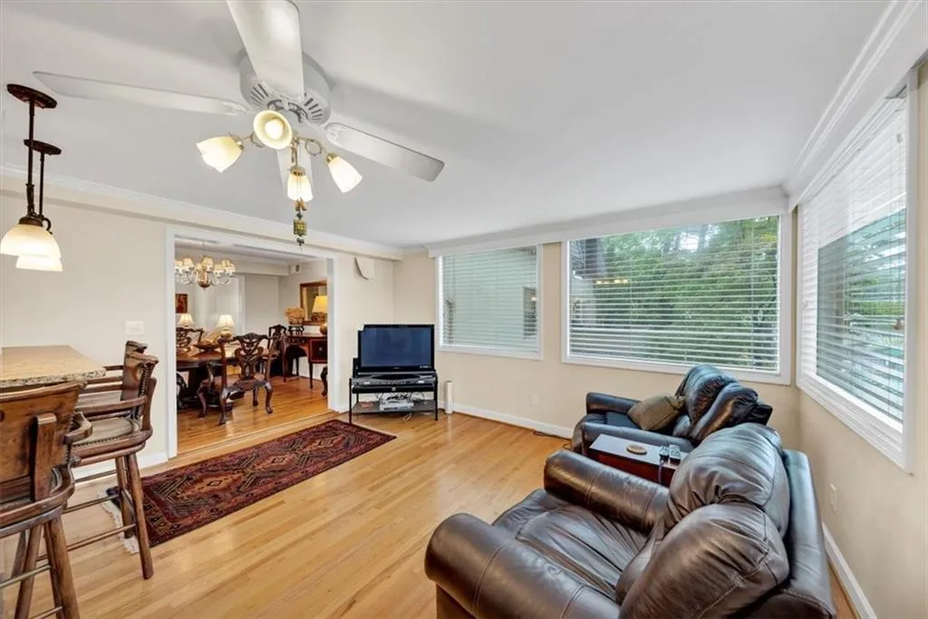 30 Chaumont Square Nw, Atlanta, Georgia 30327, 3 Bedrooms Bedrooms, ,2 BathroomsBathrooms,Residential,For Sale,30 Chaumont Square Nw,7589911