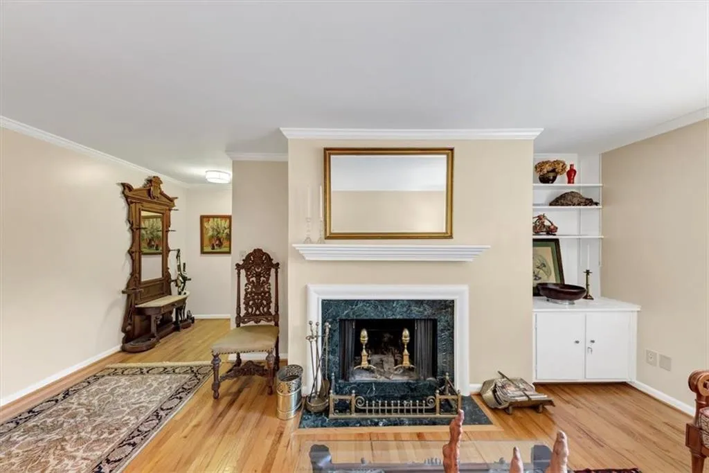 30 Chaumont Square Nw, Atlanta, Georgia 30327, 3 Bedrooms Bedrooms, ,2 BathroomsBathrooms,Residential,For Sale,30 Chaumont Square Nw,7589911