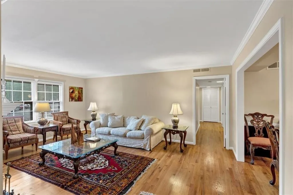 30 Chaumont Square Nw, Atlanta, Georgia 30327, 3 Bedrooms Bedrooms, ,2 BathroomsBathrooms,Residential,For Sale,30 Chaumont Square Nw,7589911