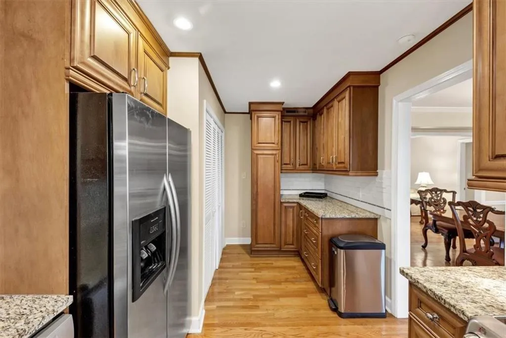 30 Chaumont Square Nw, Atlanta, Georgia 30327, 3 Bedrooms Bedrooms, ,2 BathroomsBathrooms,Residential,For Sale,30 Chaumont Square Nw,7589911