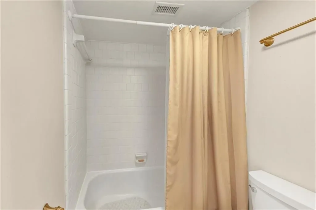 30 Chaumont Square Nw, Atlanta, Georgia 30327, 3 Bedrooms Bedrooms, ,2 BathroomsBathrooms,Residential,For Sale,30 Chaumont Square Nw,7589911