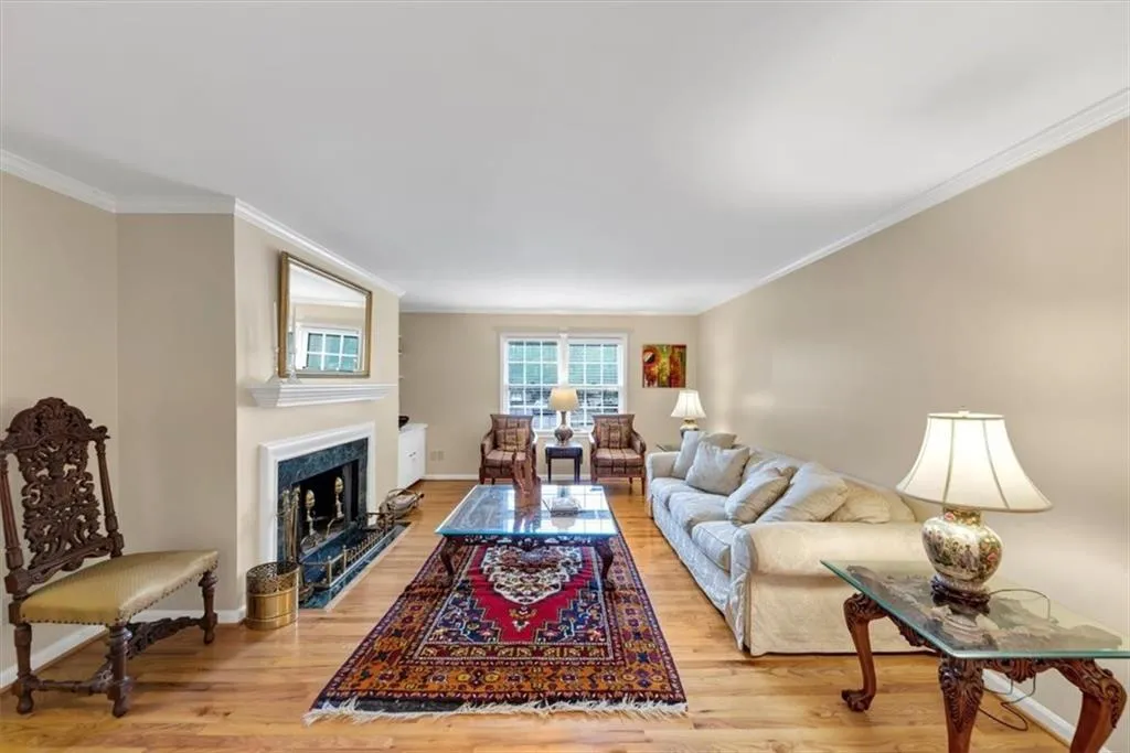 30 Chaumont Square Nw, Atlanta, Georgia 30327, 3 Bedrooms Bedrooms, ,2 BathroomsBathrooms,Residential,For Sale,30 Chaumont Square Nw,7589911