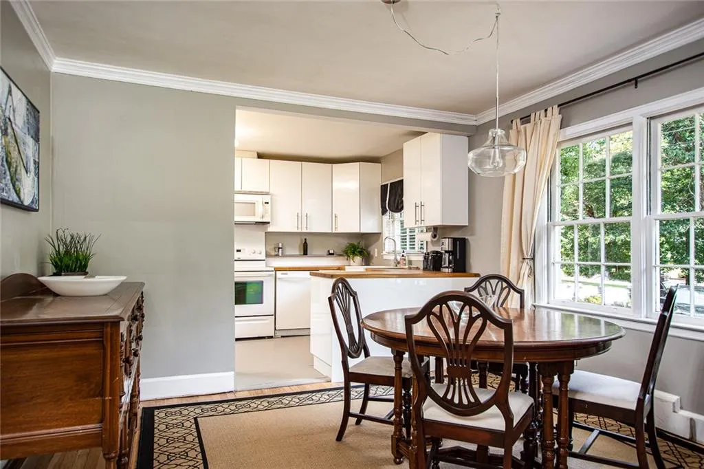 349 Johnson Ferry Road Ne, Sandy Springs, Georgia 30328, 3 Bedrooms Bedrooms, ,2 BathroomsBathrooms,Residential,Sold,349 Johnson Ferry Road Ne,6600820