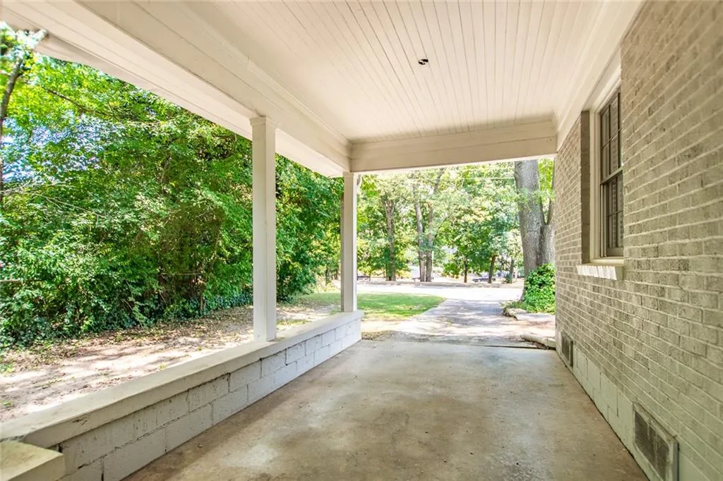 349 Johnson Ferry Road Ne, Sandy Springs, Georgia 30328, 3 Bedrooms Bedrooms, ,2 BathroomsBathrooms,Residential,Sold,349 Johnson Ferry Road Ne,6600820