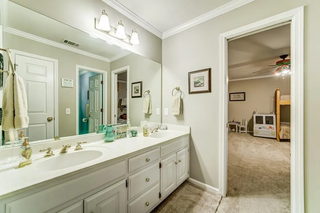 130 Trellis Place, Sandy Springs, Georgia 30350, 5 Bedrooms Bedrooms, ,4 BathroomsBathrooms,Residential,Sold,130 Trellis Place,6829532