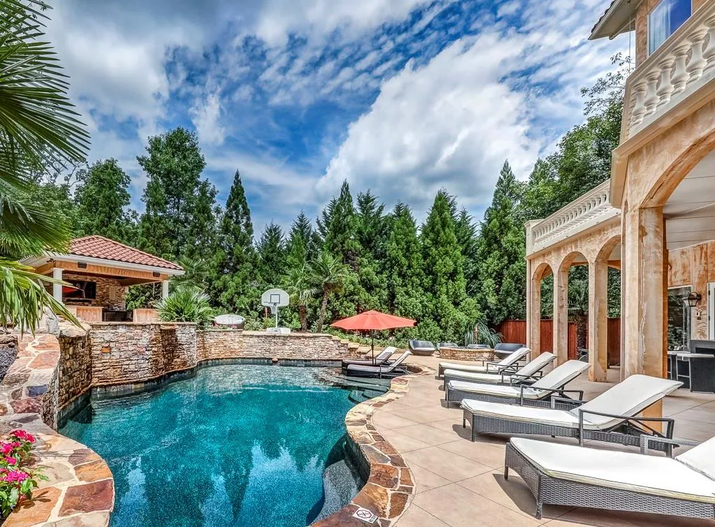 310 Heards Ferry Road, Sandy Springs, Georgia 30328, 6 Bedrooms Bedrooms, ,6 BathroomsBathrooms,Residential,Sold,310 Heards Ferry Road,6810247