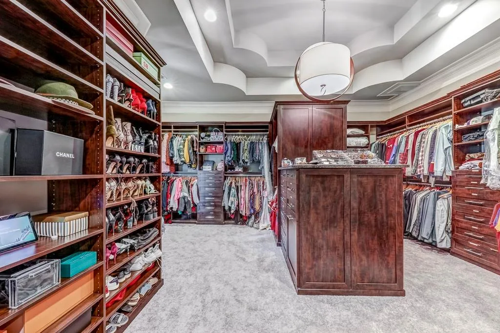 310 Heards Ferry Road, Sandy Springs, Georgia 30328, 6 Bedrooms Bedrooms, ,6 BathroomsBathrooms,Residential,Sold,310 Heards Ferry Road,6810247