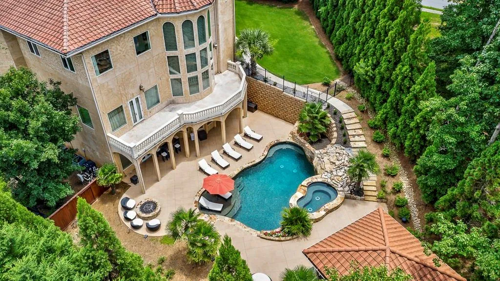 310 Heards Ferry Road, Sandy Springs, Georgia 30328, 6 Bedrooms Bedrooms, ,6 BathroomsBathrooms,Residential,Sold,310 Heards Ferry Road,6810247