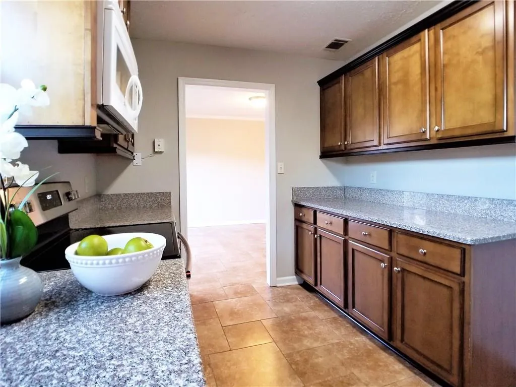340 Winding River Dr Unit D, Sandy Springs, Georgia 30350, 2 Bedrooms Bedrooms, ,2 BathroomsBathrooms,Residential,Sold,340 Winding River Dr Unit D,6125097