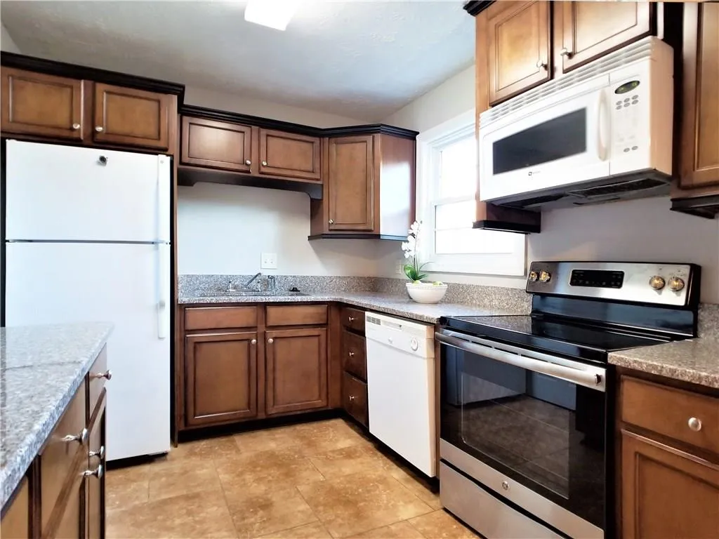 340 Winding River Dr Unit D, Sandy Springs, Georgia 30350, 2 Bedrooms Bedrooms, ,2 BathroomsBathrooms,Residential,Sold,340 Winding River Dr Unit D,6125097