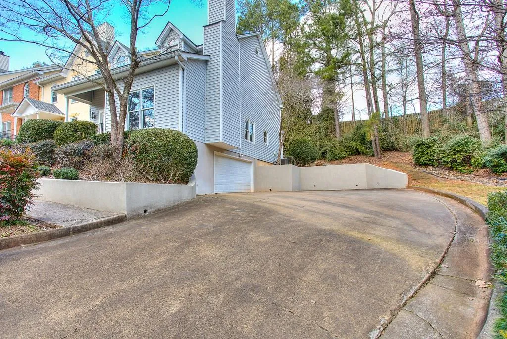 1 Forest Ridge Court, Sandy Springs, Georgia 30350, 3 Bedrooms Bedrooms, ,3 BathroomsBathrooms,Residential,Sold,1 Forest Ridge Court,6839240