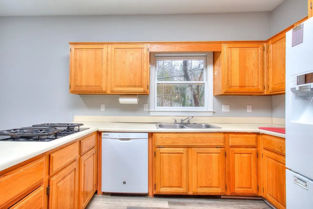 1 Forest Ridge Court, Sandy Springs, Georgia 30350, 3 Bedrooms Bedrooms, ,3 BathroomsBathrooms,Residential,Sold,1 Forest Ridge Court,6839240