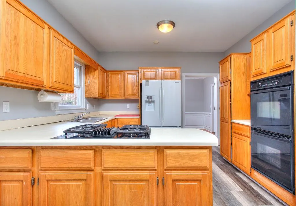 1 Forest Ridge Court, Sandy Springs, Georgia 30350, 3 Bedrooms Bedrooms, ,3 BathroomsBathrooms,Residential,Sold,1 Forest Ridge Court,6839240