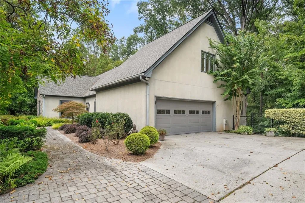 425 Overview Drive, Atlanta, Georgia 30327, 5 Bedrooms Bedrooms, ,4 BathroomsBathrooms,Residential,For Sale,425 Overview Drive,7658388