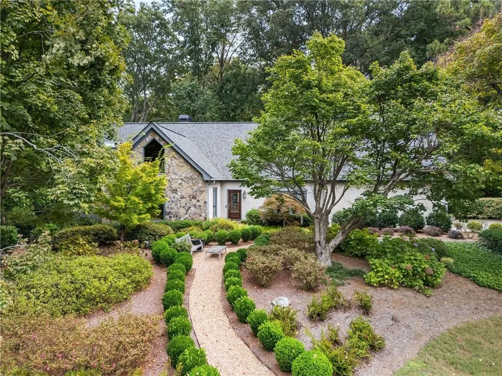 425 Overview Drive, Atlanta, Georgia 30327, 5 Bedrooms Bedrooms, ,4 BathroomsBathrooms,Residential,For Sale,425 Overview Drive,7658388
