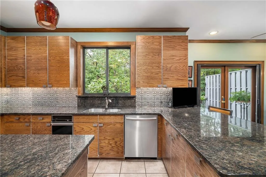 425 Overview Drive, Atlanta, Georgia 30327, 5 Bedrooms Bedrooms, ,4 BathroomsBathrooms,Residential,For Sale,425 Overview Drive,7658388