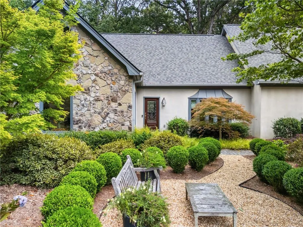 425 Overview Drive, Atlanta, Georgia 30327, 5 Bedrooms Bedrooms, ,4 BathroomsBathrooms,Residential,For Sale,425 Overview Drive,7658388