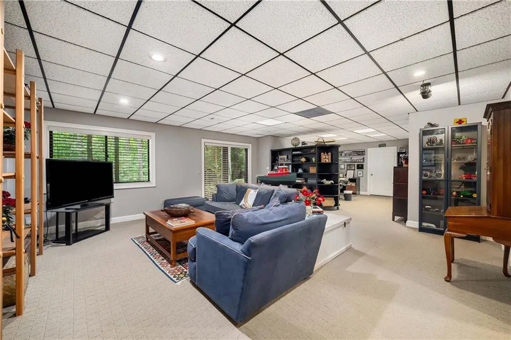 425 Overview Drive, Atlanta, Georgia 30327, 5 Bedrooms Bedrooms, ,4 BathroomsBathrooms,Residential,For Sale,425 Overview Drive,7658388
