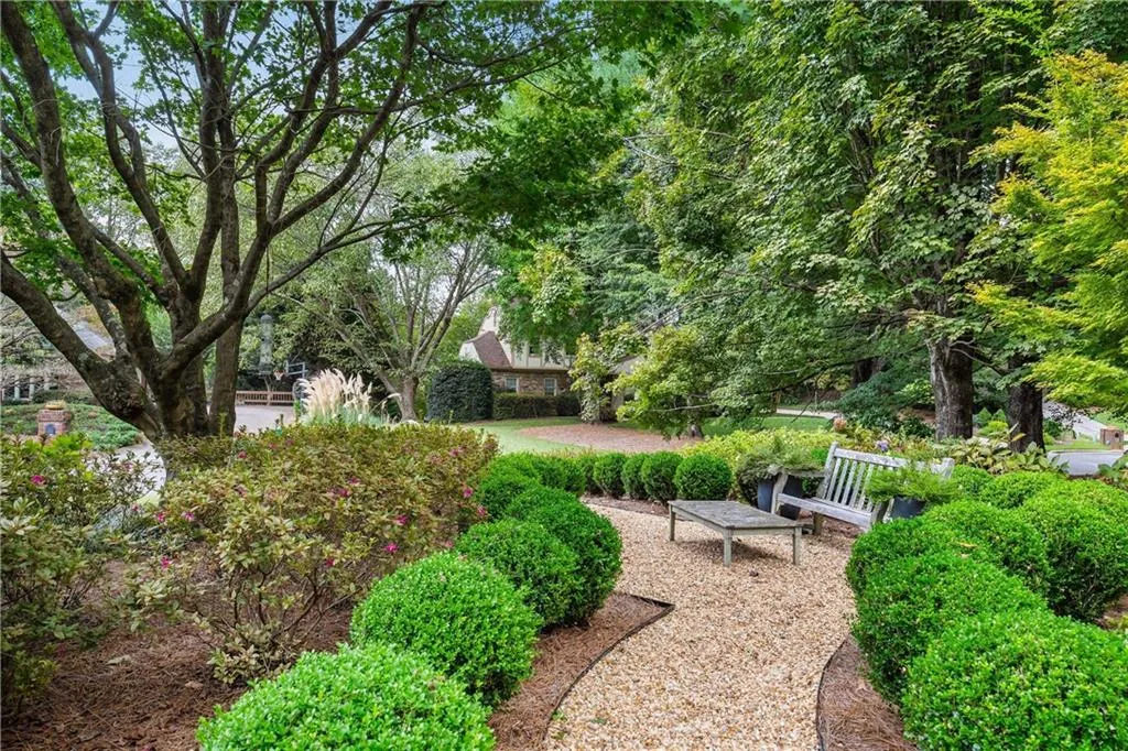 425 Overview Drive, Atlanta, Georgia 30327, 5 Bedrooms Bedrooms, ,4 BathroomsBathrooms,Residential,For Sale,425 Overview Drive,7658388
