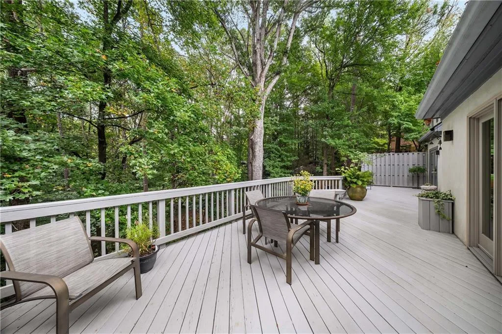 425 Overview Drive, Atlanta, Georgia 30327, 5 Bedrooms Bedrooms, ,4 BathroomsBathrooms,Residential,For Sale,425 Overview Drive,7658388