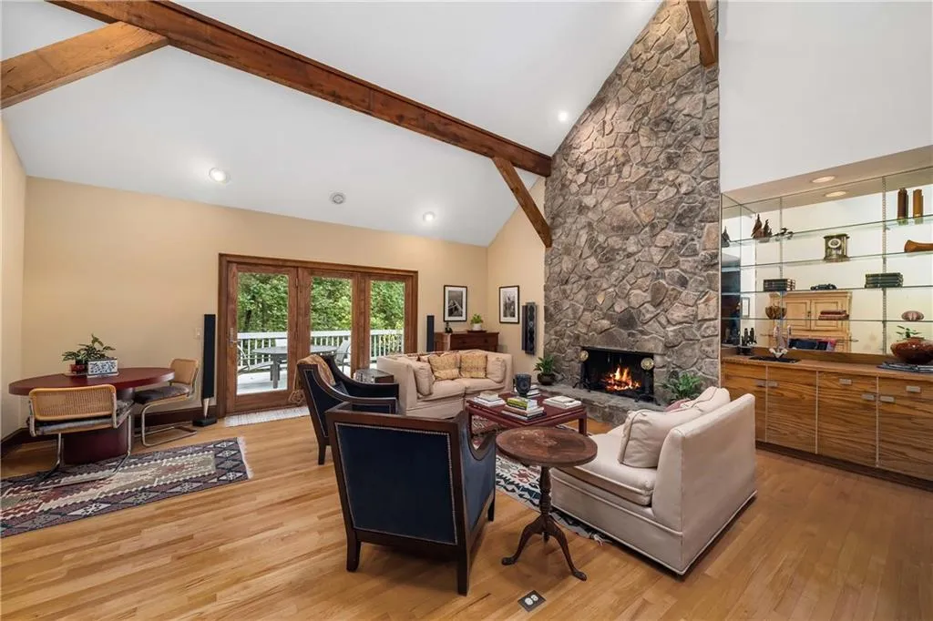 425 Overview Drive, Atlanta, Georgia 30327, 5 Bedrooms Bedrooms, ,4 BathroomsBathrooms,Residential,For Sale,425 Overview Drive,7658388