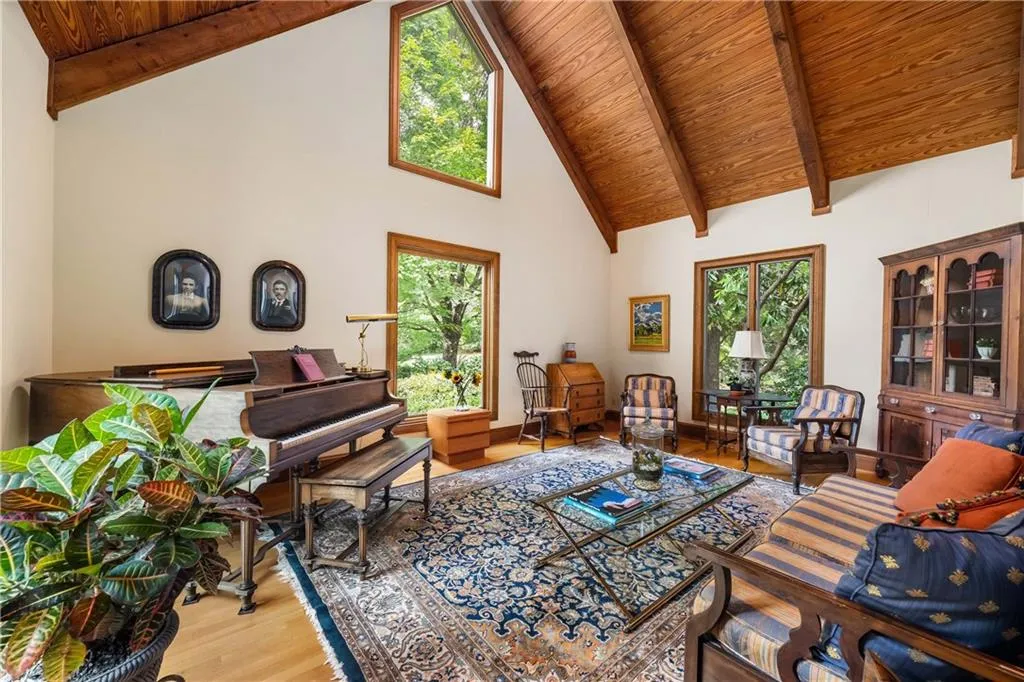 425 Overview Drive, Atlanta, Georgia 30327, 5 Bedrooms Bedrooms, ,4 BathroomsBathrooms,Residential,For Sale,425 Overview Drive,7658388