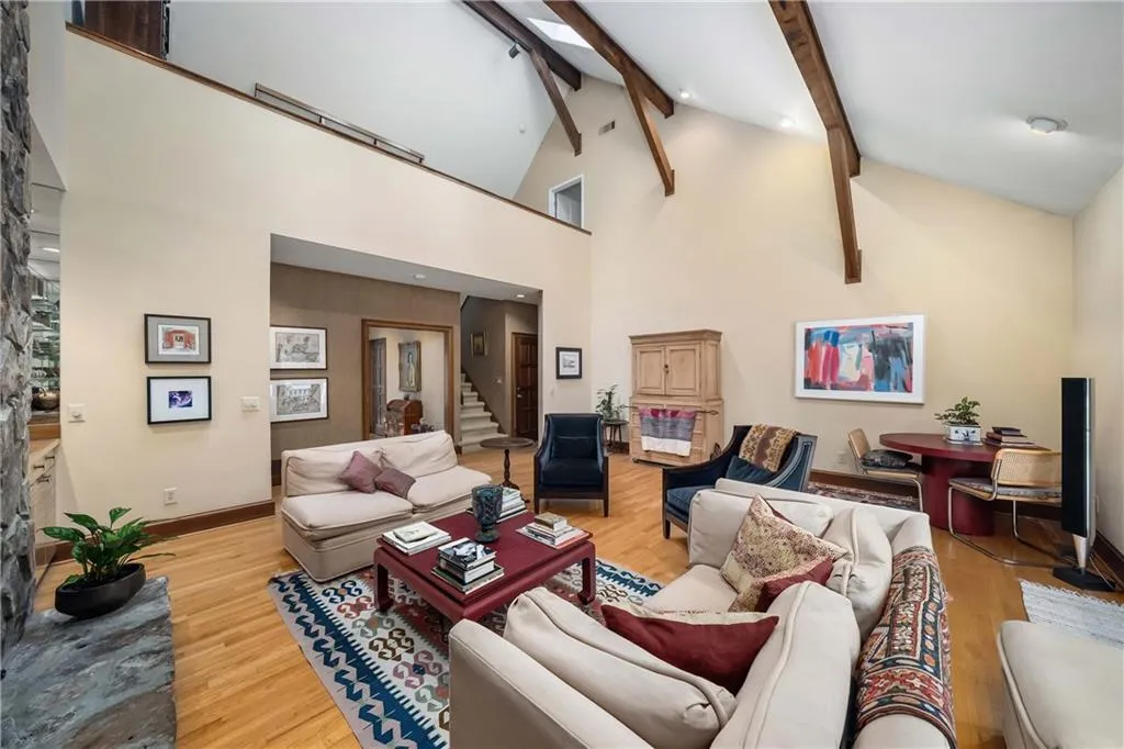 425 Overview Drive, Atlanta, Georgia 30327, 5 Bedrooms Bedrooms, ,4 BathroomsBathrooms,Residential,For Sale,425 Overview Drive,7658388