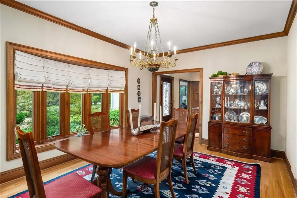 425 Overview Drive, Atlanta, Georgia 30327, 5 Bedrooms Bedrooms, ,4 BathroomsBathrooms,Residential,For Sale,425 Overview Drive,7658388
