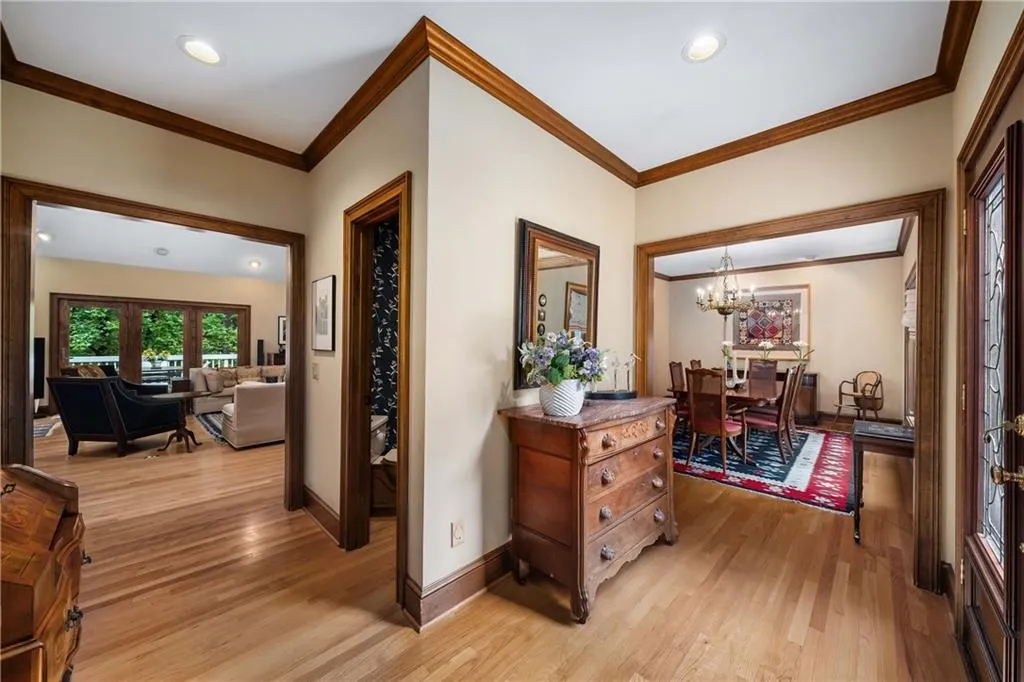 425 Overview Drive, Atlanta, Georgia 30327, 5 Bedrooms Bedrooms, ,4 BathroomsBathrooms,Residential,For Sale,425 Overview Drive,7658388