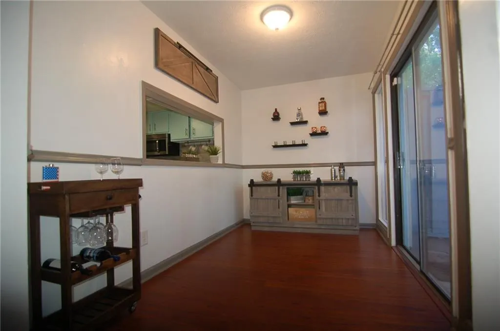 7750 Roswell Road Unit 6d, Sandy Springs, Georgia 30350, 3 Bedrooms Bedrooms, ,2 BathroomsBathrooms,Residential,Sold,7750 Roswell Road Unit 6d,6723105