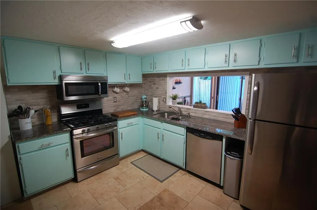 7750 Roswell Road Unit 6d, Sandy Springs, Georgia 30350, 3 Bedrooms Bedrooms, ,2 BathroomsBathrooms,Residential,Sold,7750 Roswell Road Unit 6d,6723105