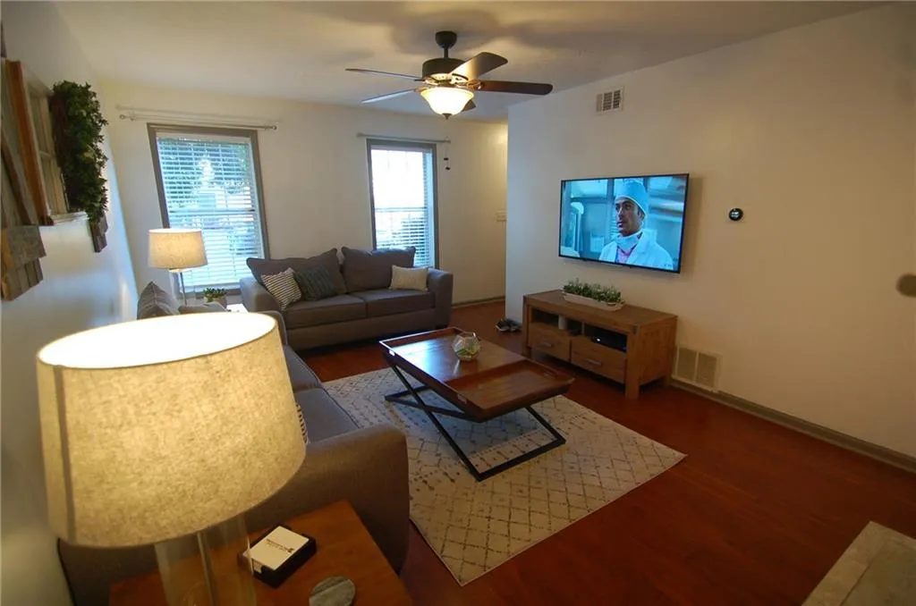 7750 Roswell Road Unit 6d, Sandy Springs, Georgia 30350, 3 Bedrooms Bedrooms, ,2 BathroomsBathrooms,Residential,Sold,7750 Roswell Road Unit 6d,6723105