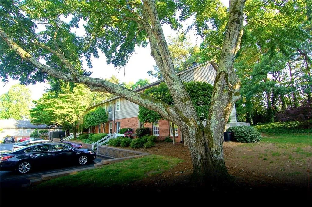 7750 Roswell Road Unit 6d, Sandy Springs, Georgia 30350, 3 Bedrooms Bedrooms, ,2 BathroomsBathrooms,Residential,Sold,7750 Roswell Road Unit 6d,6723105