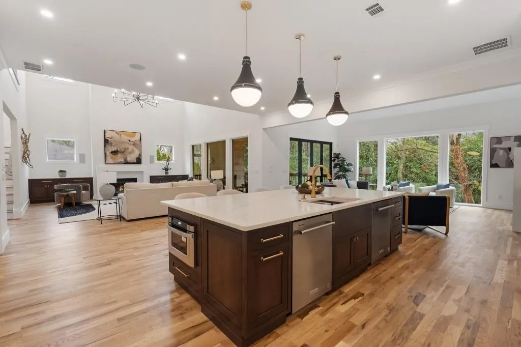 4895 Lansbury, Atlanta, Georgia 30342, 5 Bedrooms Bedrooms, ,4 BathroomsBathrooms,Residential,Sold,4895 Lansbury,7525253