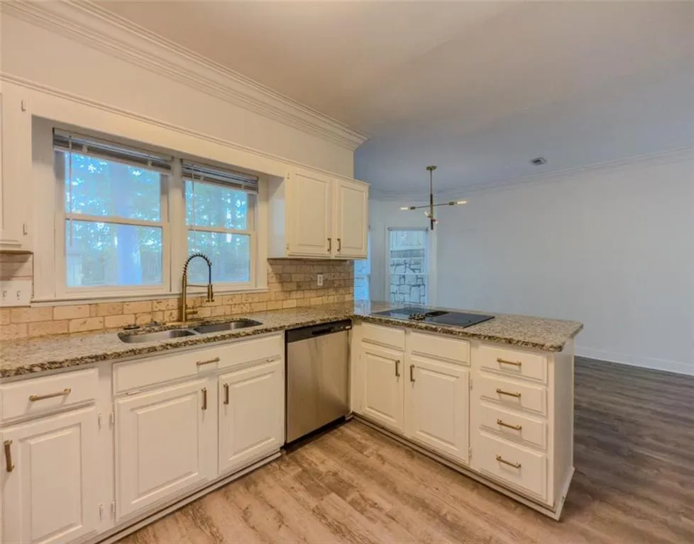 13 Forest Ridge Court, Sandy Springs, Georgia 30350, 2 Bedrooms Bedrooms, ,2 BathroomsBathrooms,Residential,For Sale,13 Forest Ridge Court,7621308