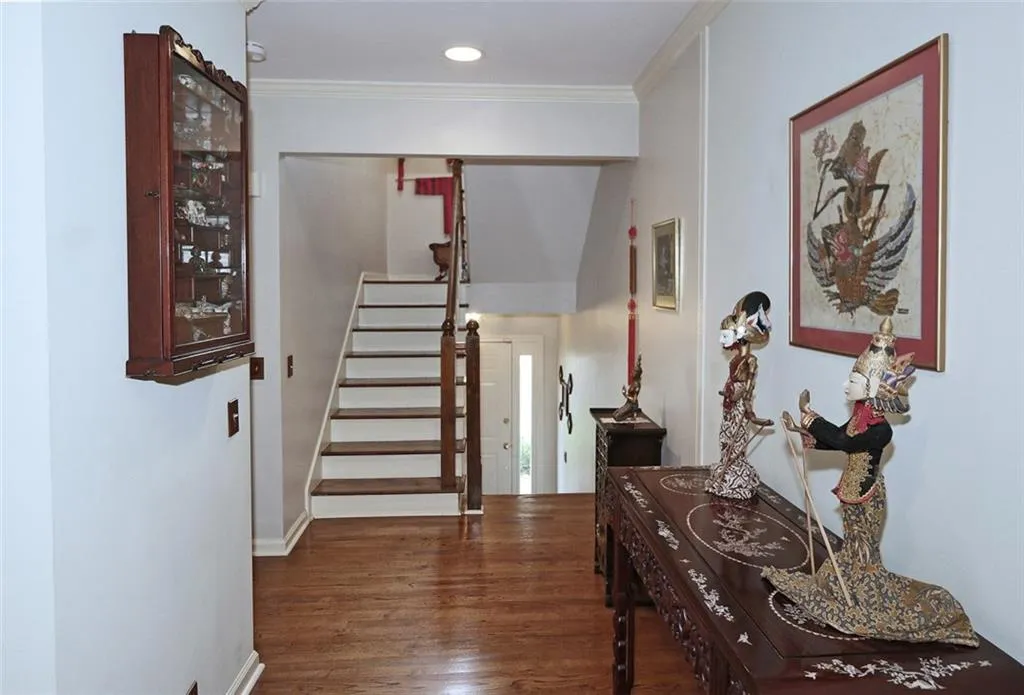 704 Dunwoody Chace, Sandy Springs, Georgia 30328, 4 Bedrooms Bedrooms, ,2 BathroomsBathrooms,Residential,Sold,704 Dunwoody Chace,6079962
