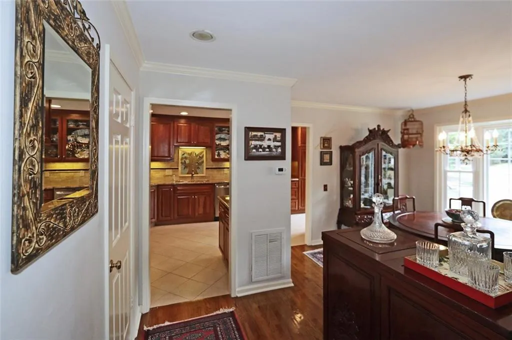 704 Dunwoody Chace, Sandy Springs, Georgia 30328, 4 Bedrooms Bedrooms, ,2 BathroomsBathrooms,Residential,Sold,704 Dunwoody Chace,6079962