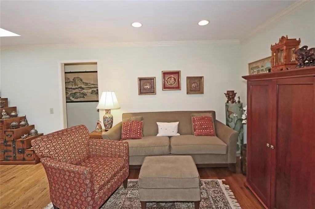 704 Dunwoody Chace, Sandy Springs, Georgia 30328, 4 Bedrooms Bedrooms, ,2 BathroomsBathrooms,Residential,Sold,704 Dunwoody Chace,6079962