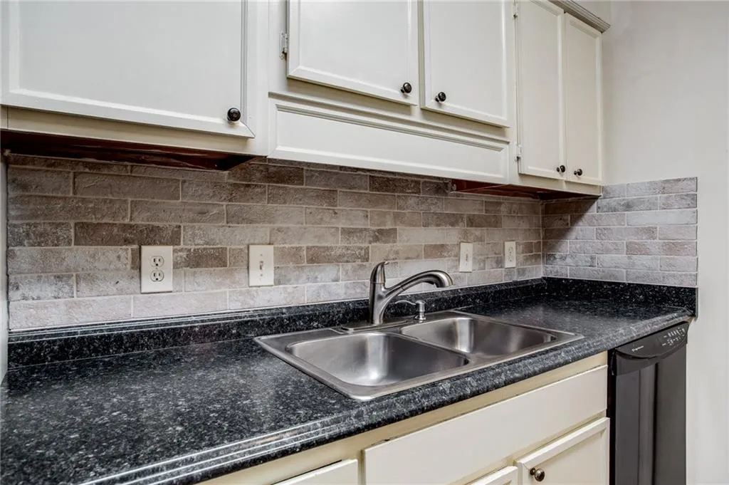 6001 Wingate Way, Sandy Springs, Georgia 30350, 1 Bedroom Bedrooms, ,1 BathroomBathrooms,Residential,Sold,6001 Wingate Way,7021722