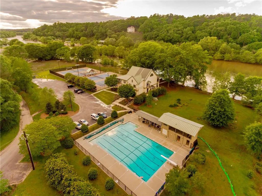 9600 Huntcliff Trace, Sandy Springs, Georgia 30350, 4 Bedrooms Bedrooms, ,3 BathroomsBathrooms,Residential,Sold,9600 Huntcliff Trace,6959310