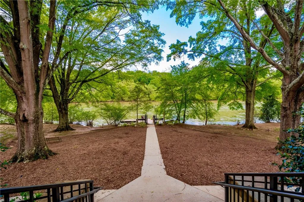 9600 Huntcliff Trace, Sandy Springs, Georgia 30350, 4 Bedrooms Bedrooms, ,3 BathroomsBathrooms,Residential,Sold,9600 Huntcliff Trace,6959310
