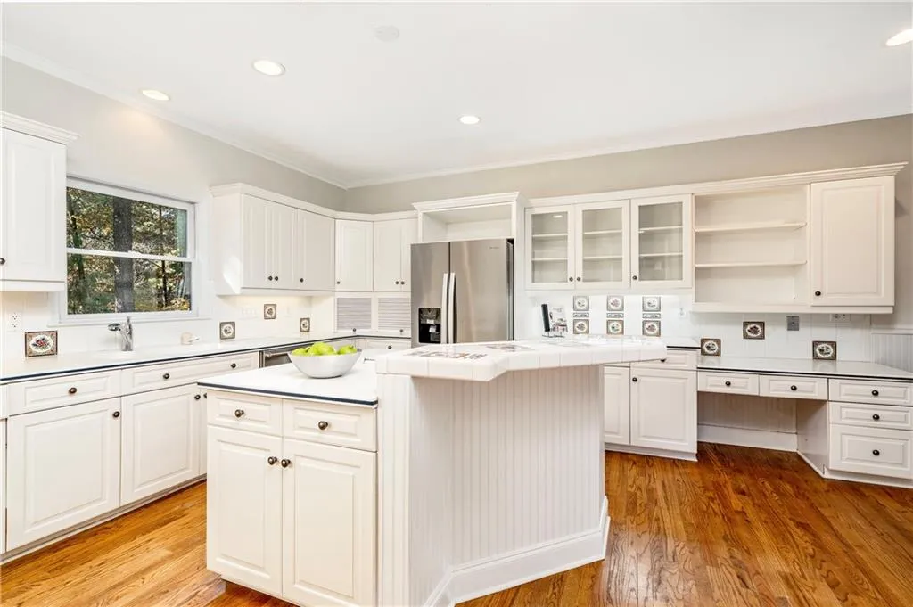 9600 Huntcliff Trace, Sandy Springs, Georgia 30350, 4 Bedrooms Bedrooms, ,3 BathroomsBathrooms,Residential,Sold,9600 Huntcliff Trace,6959310