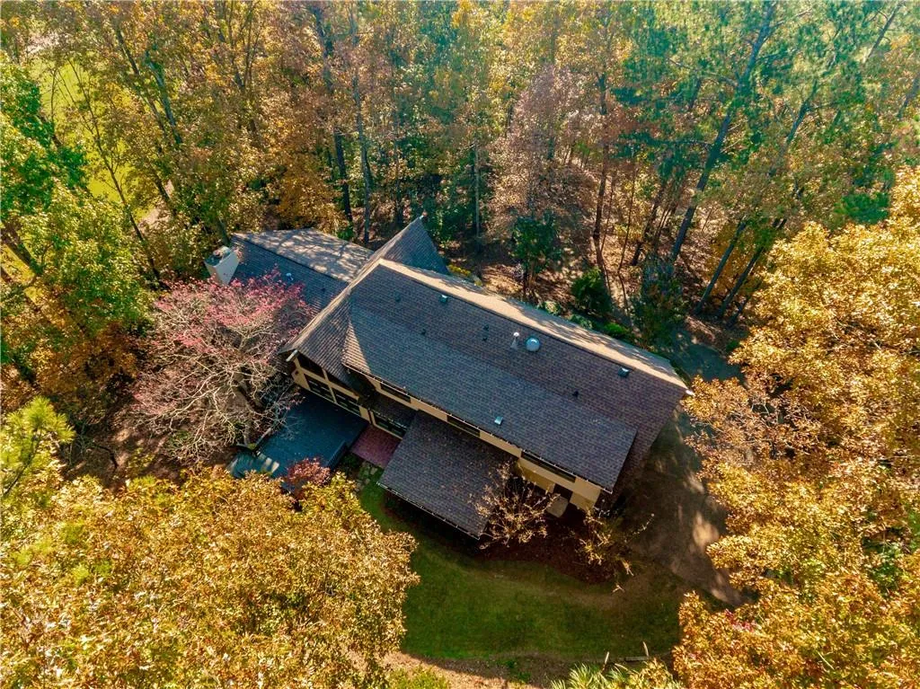 9600 Huntcliff Trace, Sandy Springs, Georgia 30350, 4 Bedrooms Bedrooms, ,3 BathroomsBathrooms,Residential,Sold,9600 Huntcliff Trace,6959310